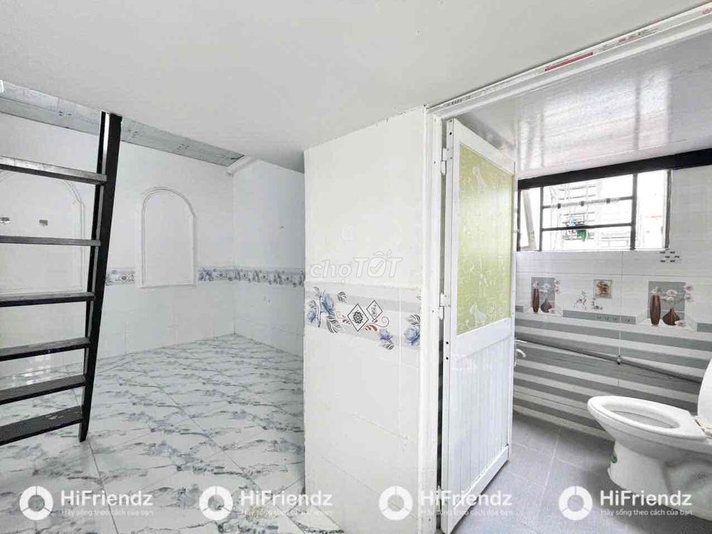 Rent the Underprivilegate Room at Sen's Queen, the University of Constitution.