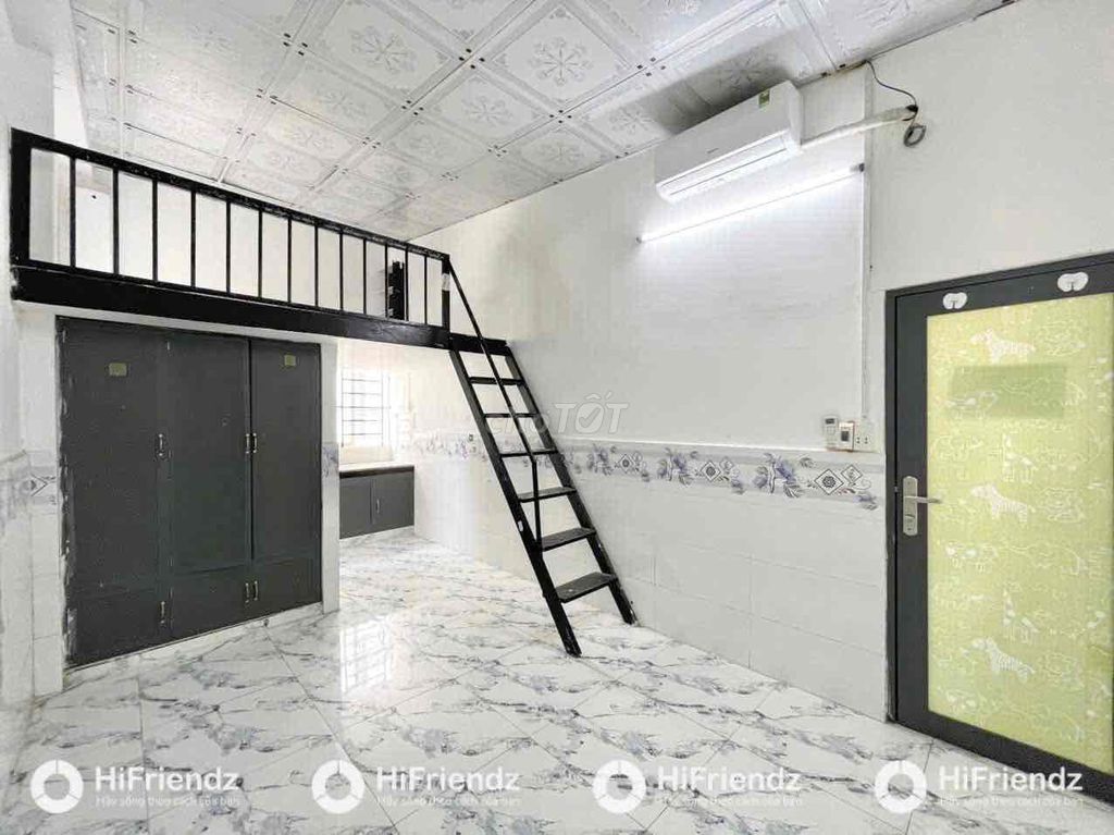 Rent the Underprivilegate Room at Sen's Queen, the University of Constitution.