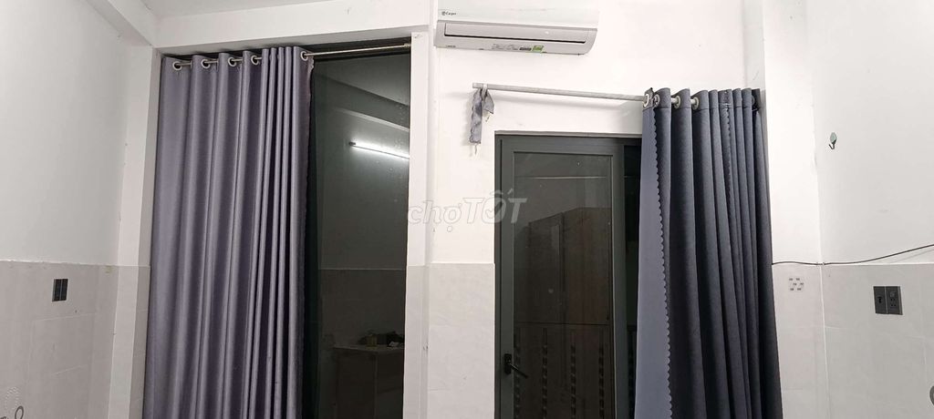 New room, District 1, 4-0 down the elevator, cheap.