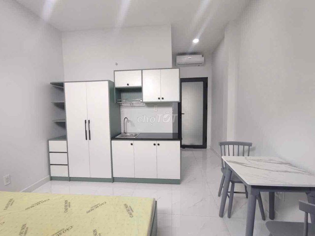 Get out of here! A full window interior 28 meters 2 right at Phan Xích Long!
