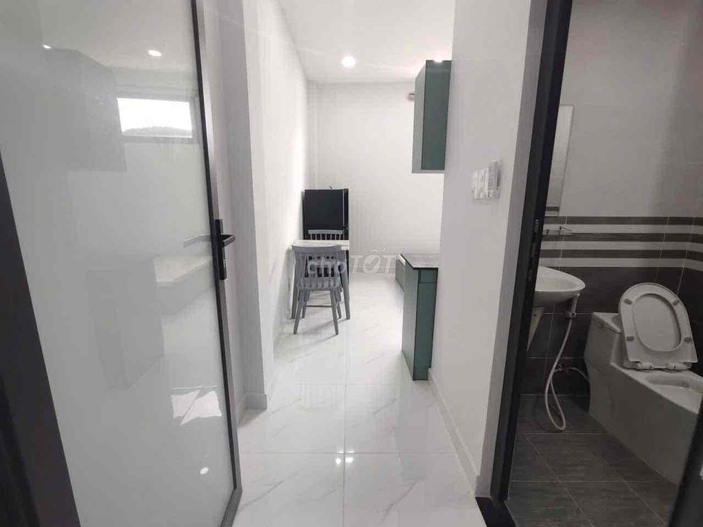 Get out of here! A full window interior 28 meters 2 right at Phan Xích Long!