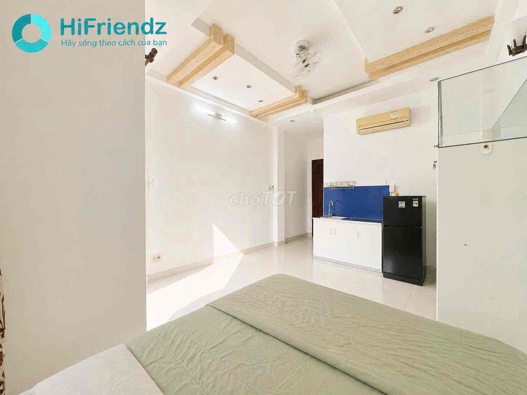 Rent a room right now, with the best of the 8th.