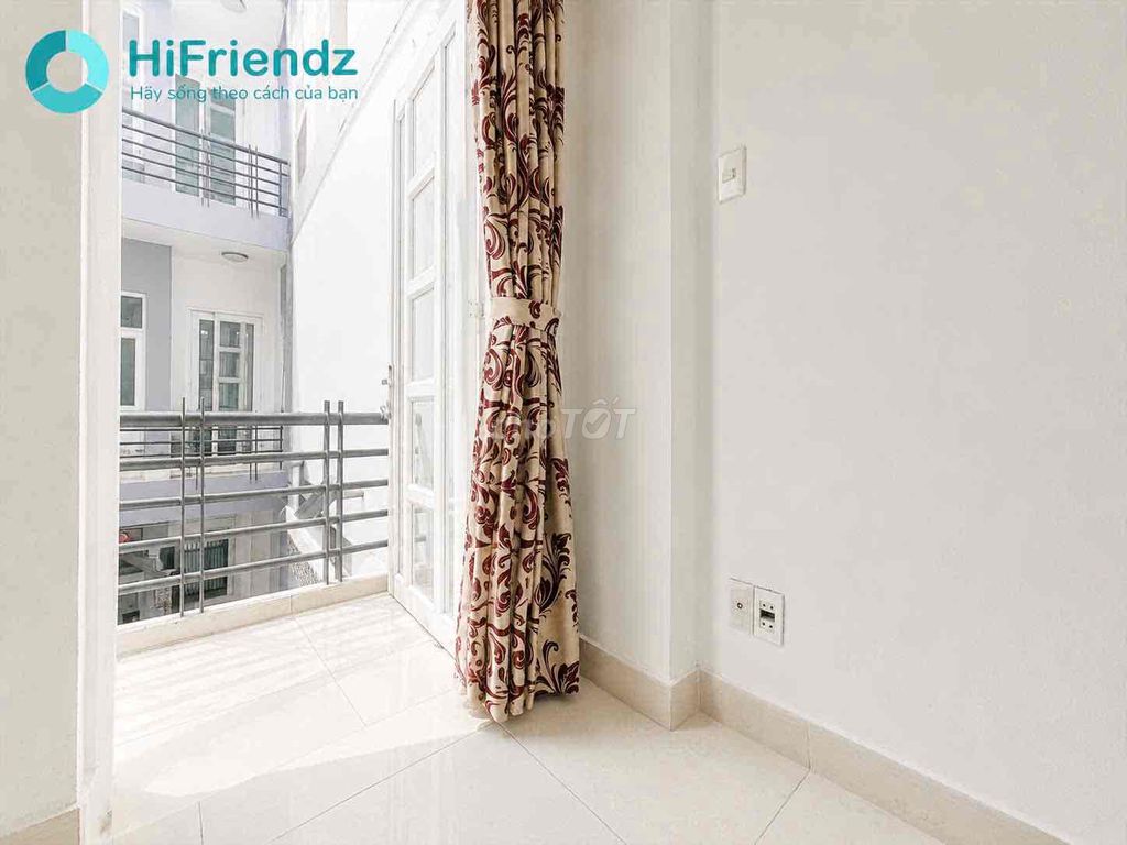 Rent a room right now, with the best of the 8th.