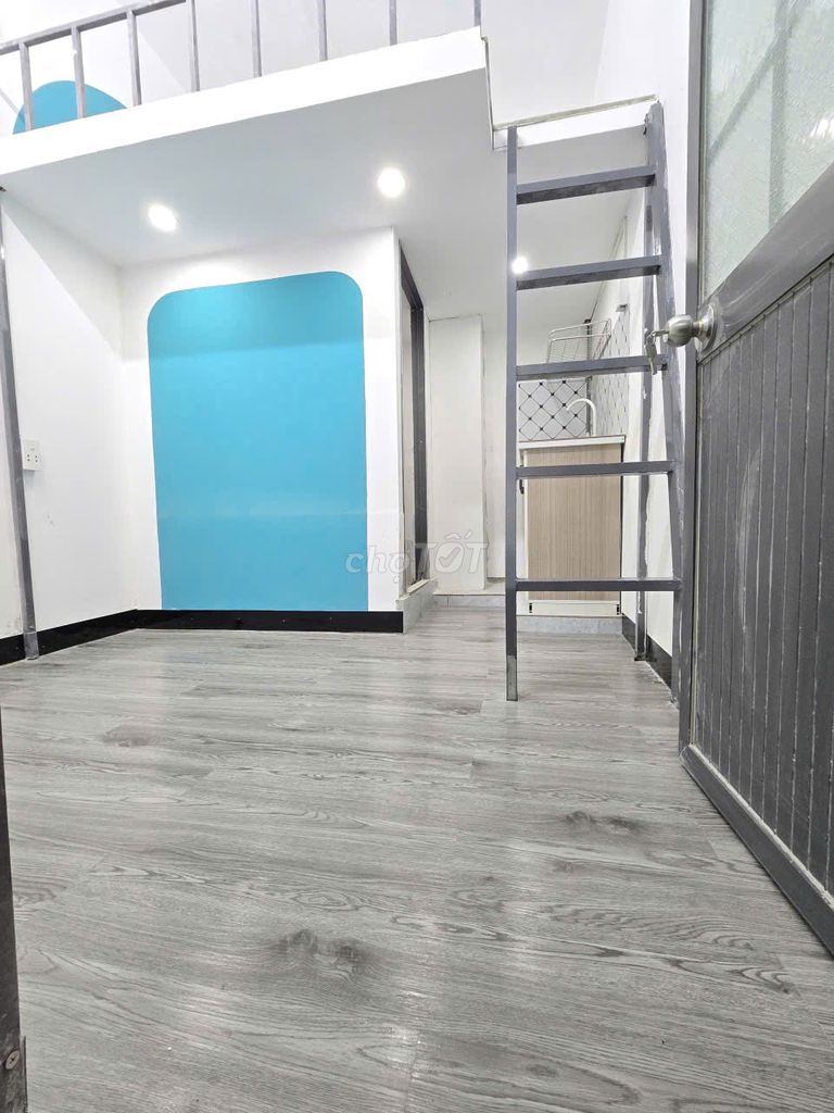 The latest airport motel, the cheapest air-cold machine.