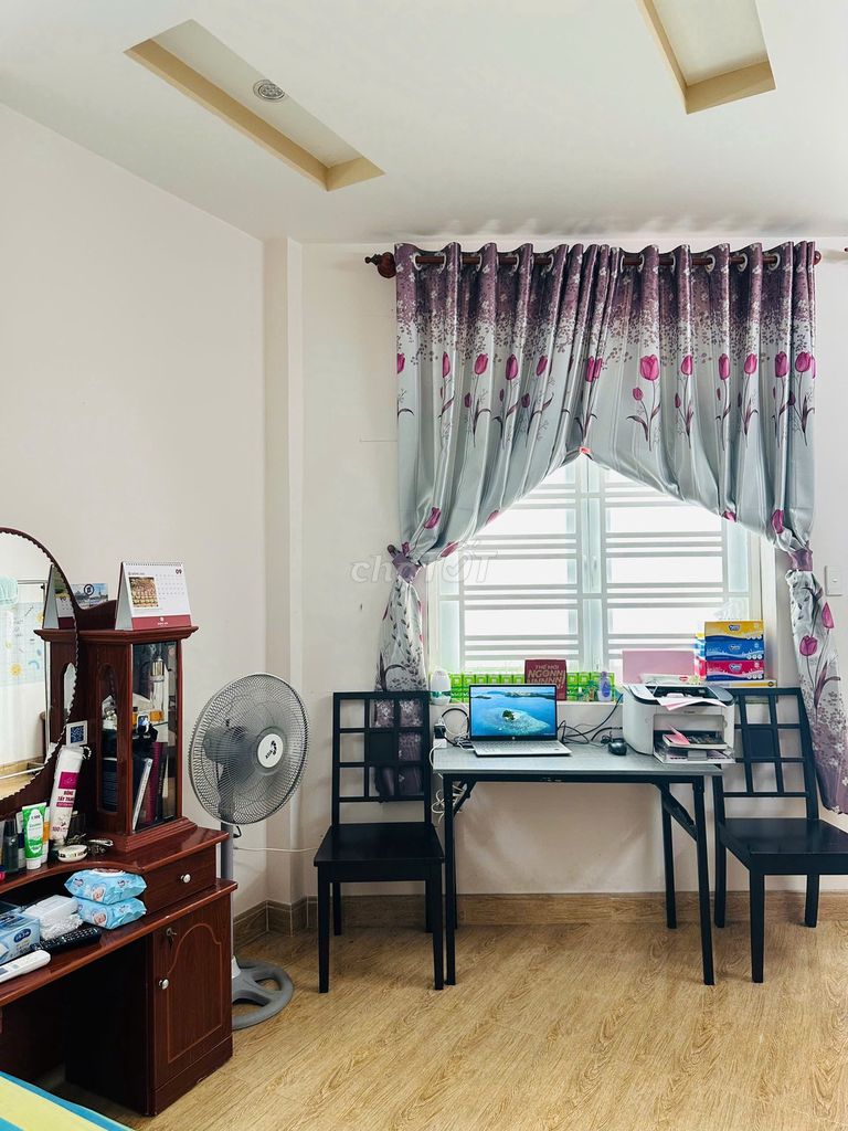 The owner of the rental room - the clean room - the Prince's Office - the good price