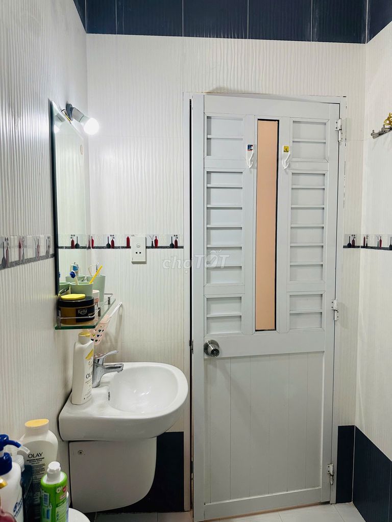 The owner of the rental room - the clean room - the Prince's Office - the good price