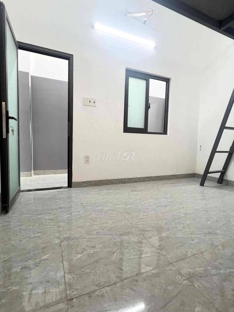 New room 100%, 600 meters from the Banking School.