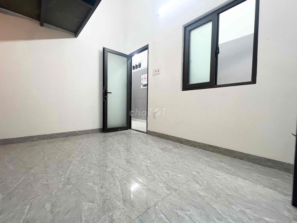 New room 100%, 600 meters from the Banking School.