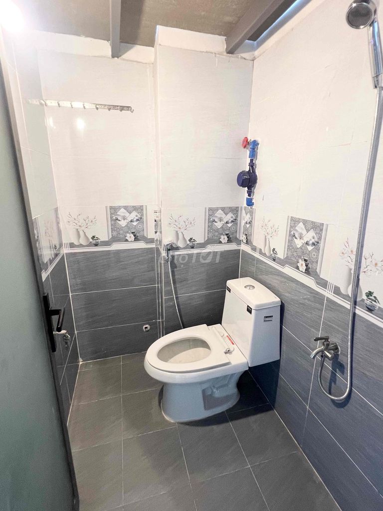 New room 100%, 600 meters from the Banking School.