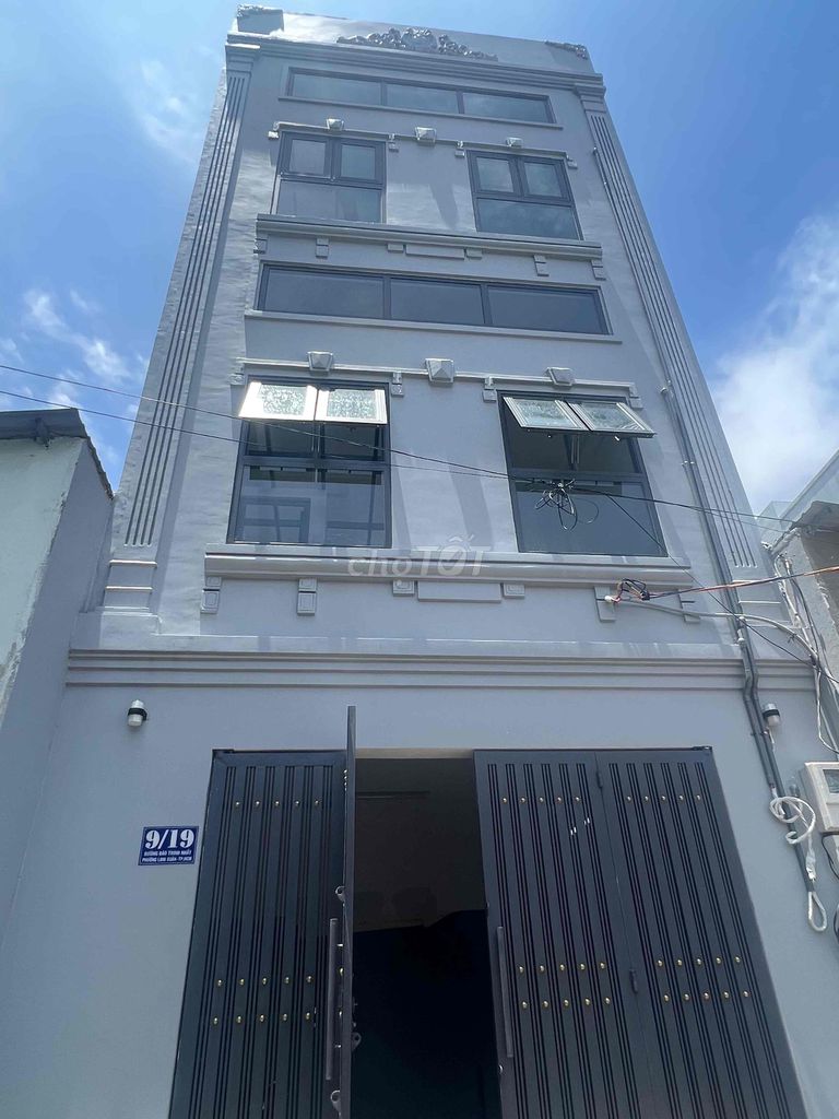 New room 100%, 600 meters from the Banking School.