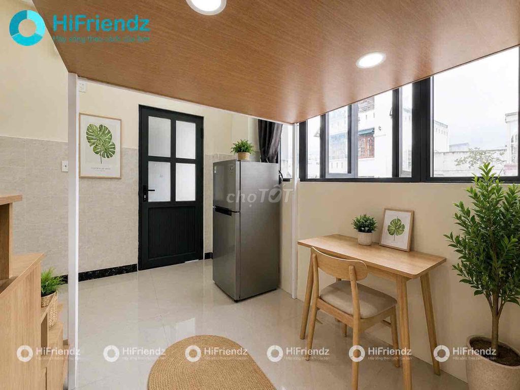 There's a guard room at 4 N4 X near the University of Hutech, gtvt, right at 4 Blue Rows.