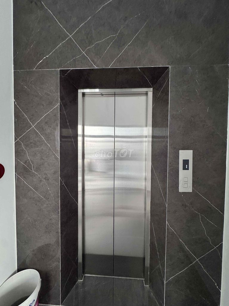 The new building is full of furniture near Gò Vấp Hospital. The price is 3 million and 5
