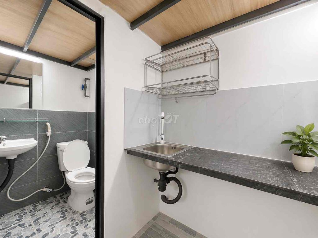 The regular room is clean-time free time near the Constitutional University, the Red Eagle.