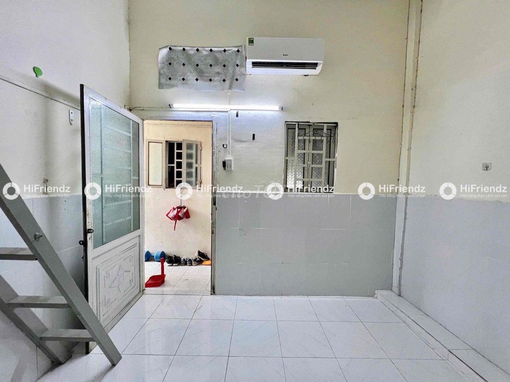 The student room is high, Lạc Long Quân.