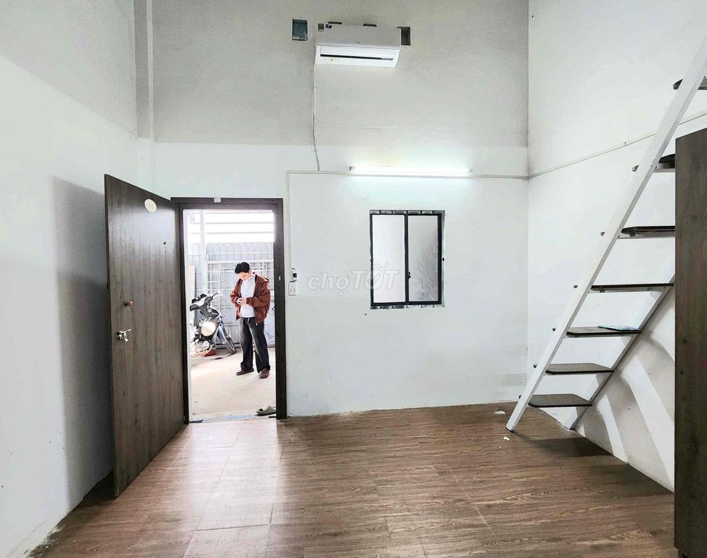 Just #4 million and a half full interior right at Nguyễn Duy Trinh