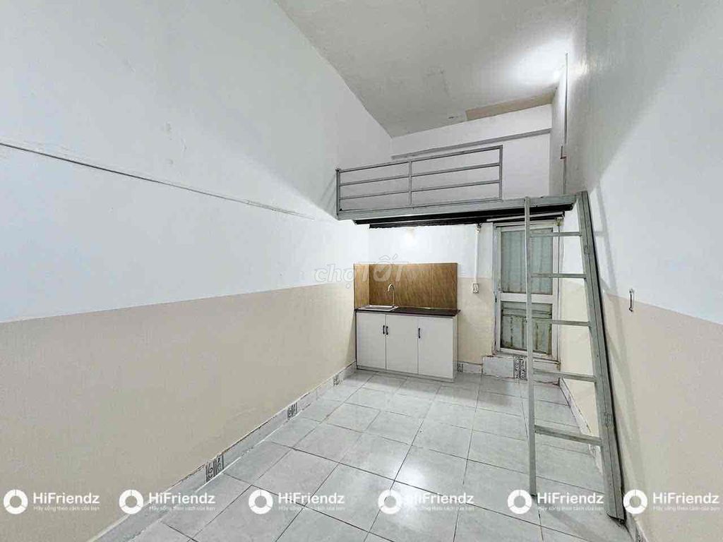 Rent a guard room at the university for a convenient charter of travel to District 10