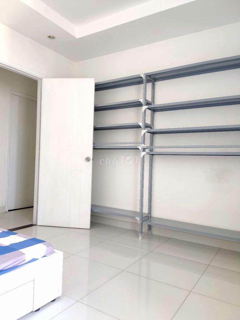 The rental room next to the University of Economics, the Constitution to Nguyễn Văn Linh.