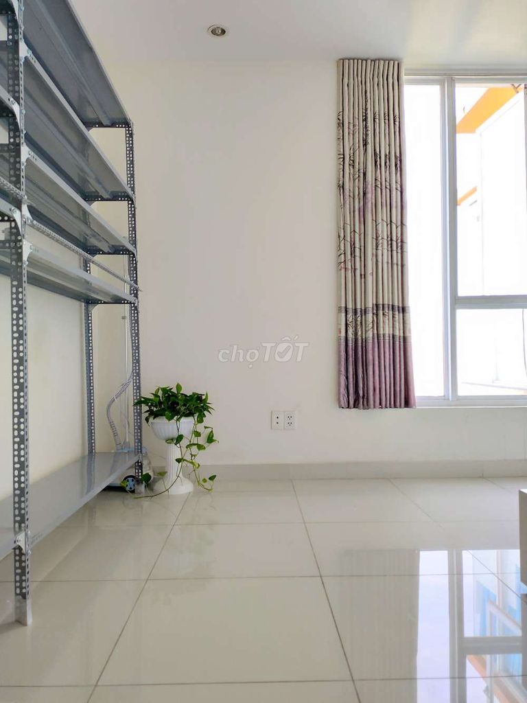 The rental room next to the University of Economics, the Constitution to Nguyễn Văn Linh.