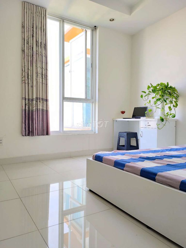 The rental room next to the University of Economics, the Constitution to Nguyễn Văn Linh.