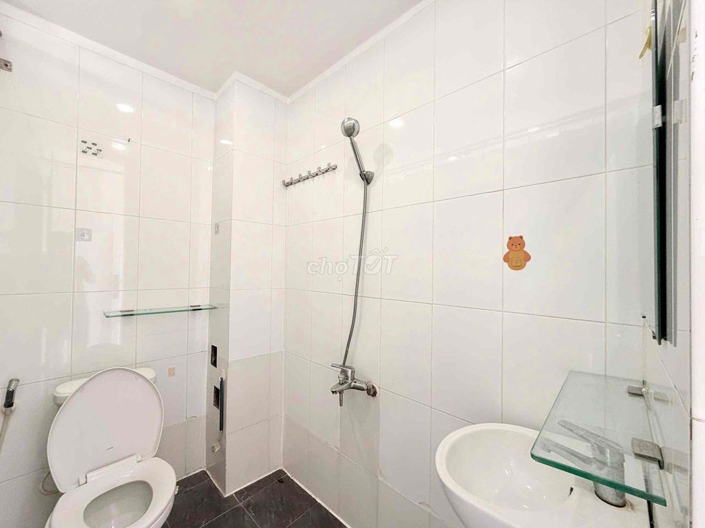 Let's rent out the window 20 meters, cut the short kitchen, Tân Định District 1.