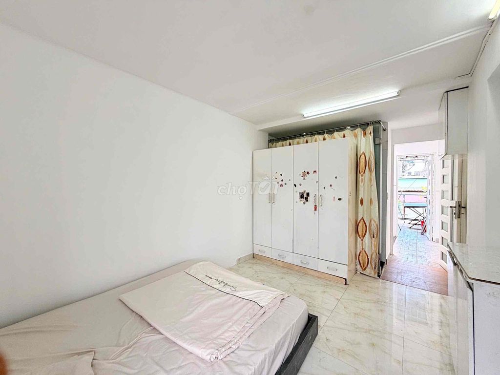 Let's rent out the window 20 meters, cut the short kitchen, Tân Định District 1.