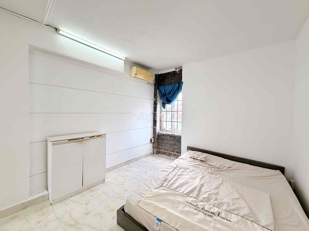 Let's rent out the window 20 meters, cut the short kitchen, Tân Định District 1.