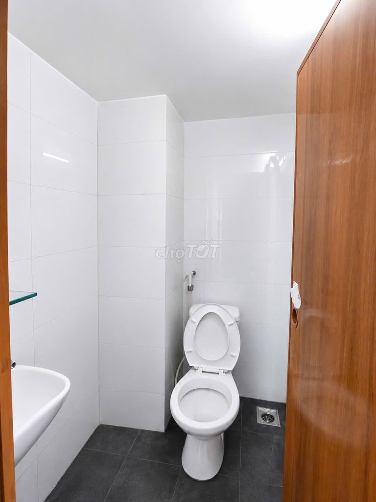 The Leakal Inn has full-value guards: 3.20,000 per month.