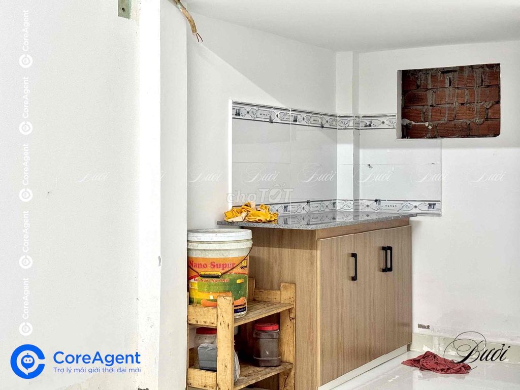 The High Ground Inn led to a room near the European lote.