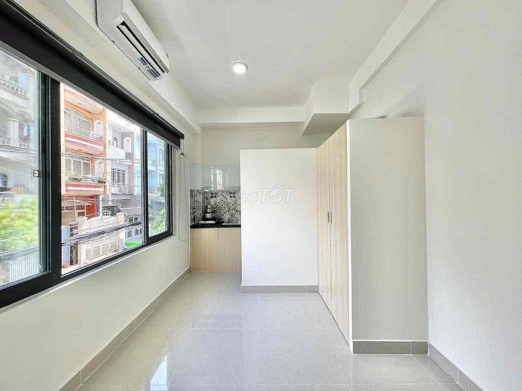 Open window room 25 meters right at Bùi Đình Tuý, hv officer, University of hutech