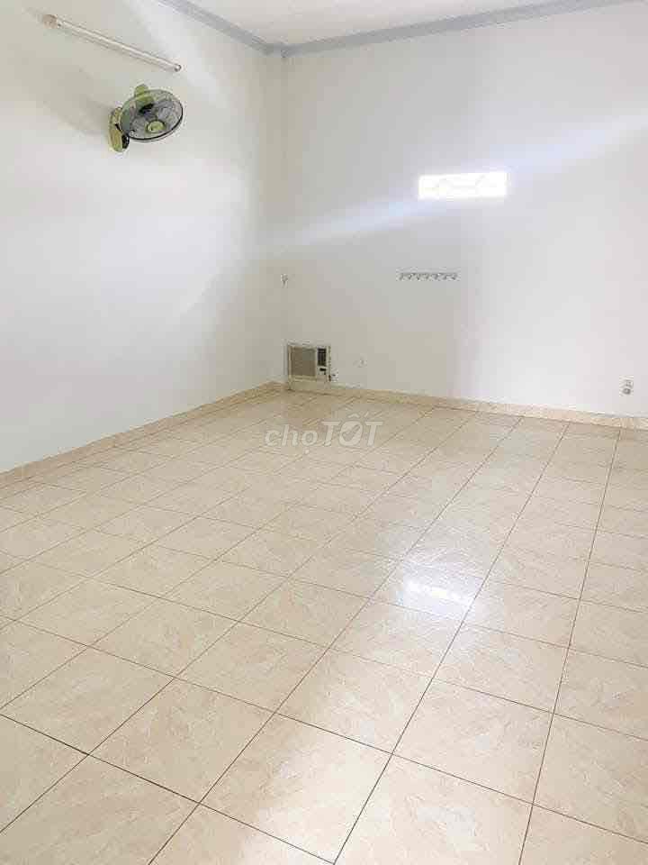 Rent an 80 Gò Dầu, 25 M2, clear, nice, private toilet, right there.