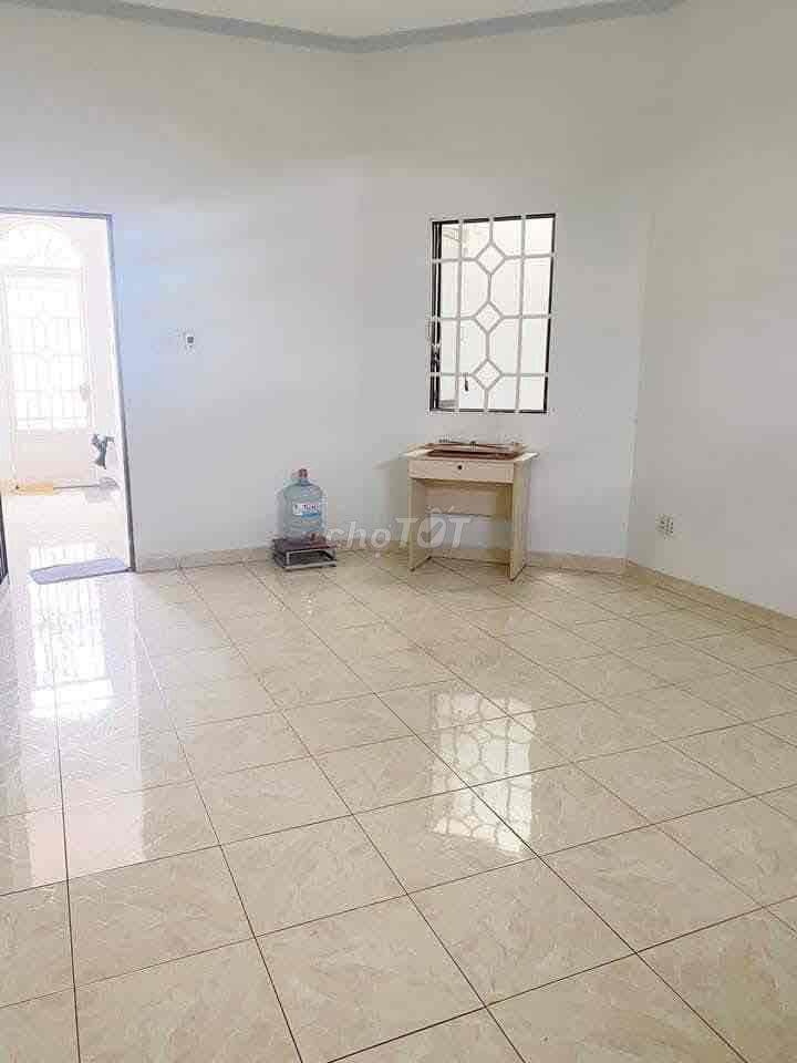 Rent an 80 Gò Dầu, 25 M2, clear, nice, private toilet, right there.