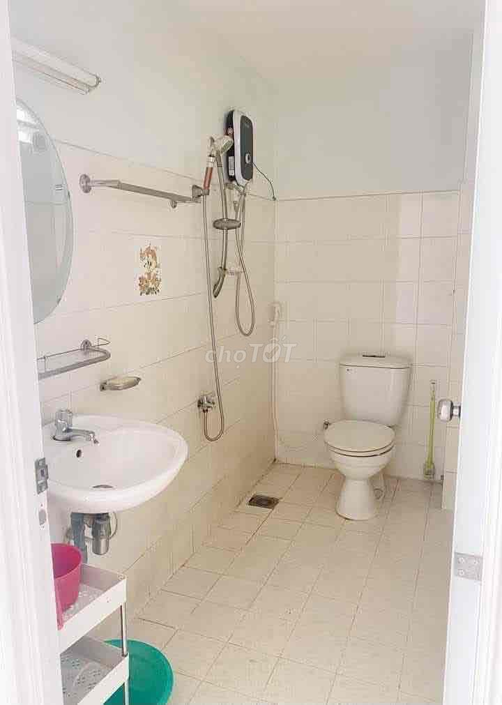 Rent an 80 Gò Dầu, 25 M2, clear, nice, private toilet, right there.
