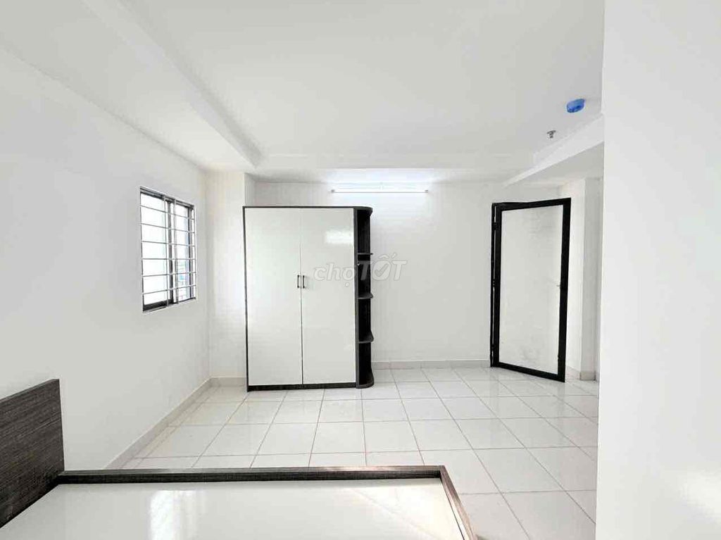 studio apartment - Trường Chinh-12 district window vhu, ouit
