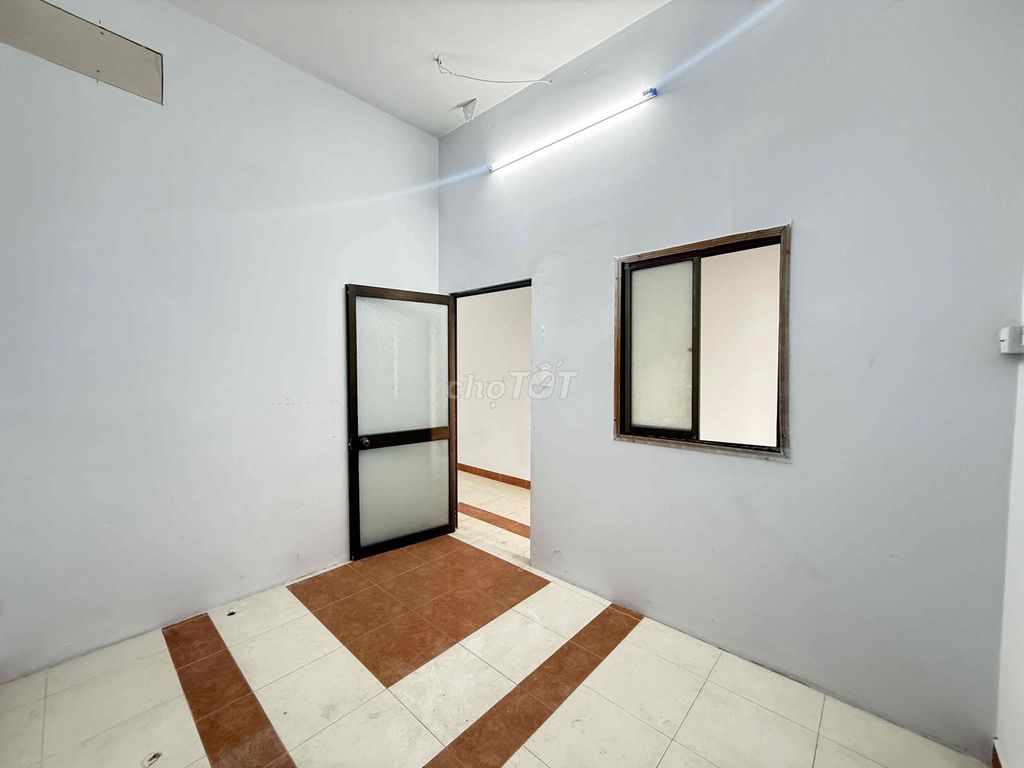 The floor of 3 - 2 bedrooms - empty house - only charge