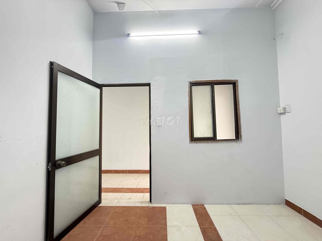 The floor of 3 - 2 bedrooms - empty house - only charge