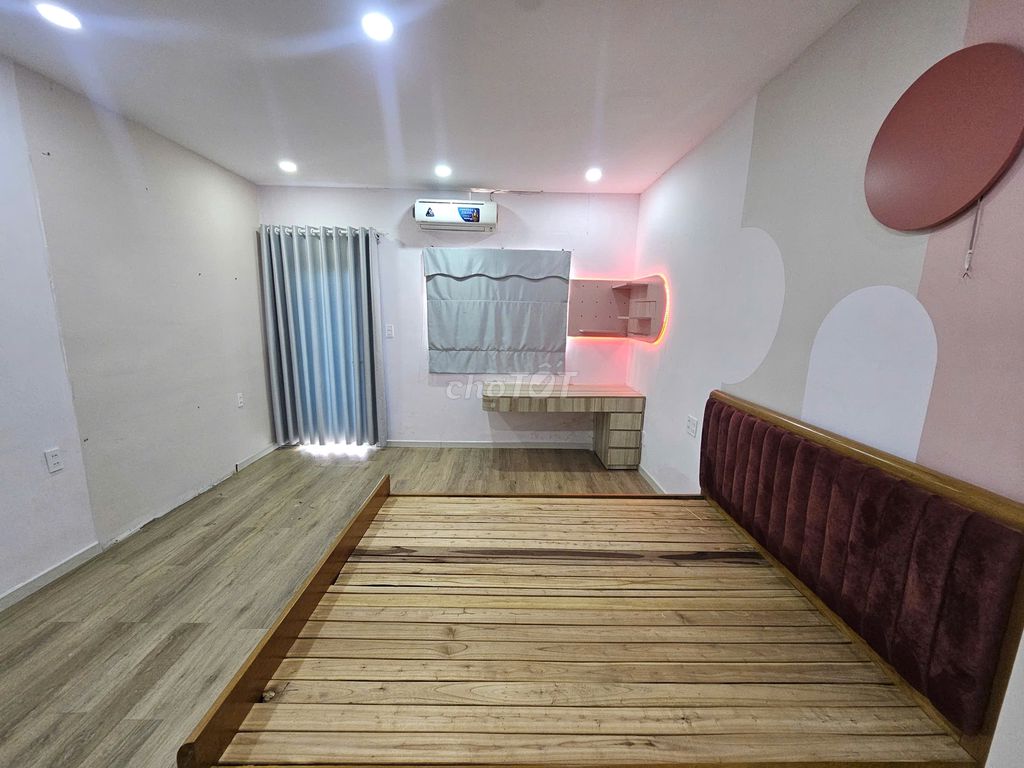 The owner rented a cool room, packed it, packed it right in.