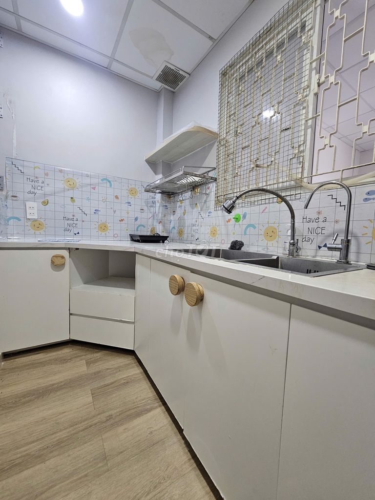 The owner rented a cool room, packed it, packed it right in.