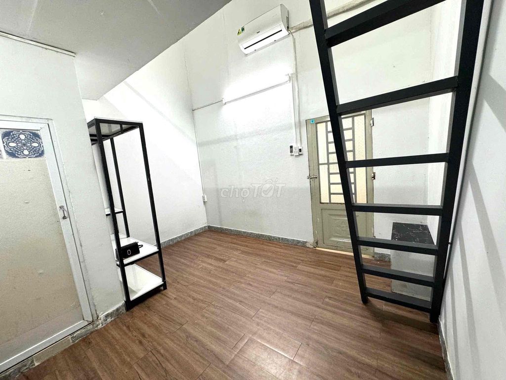 Rent a guard room.