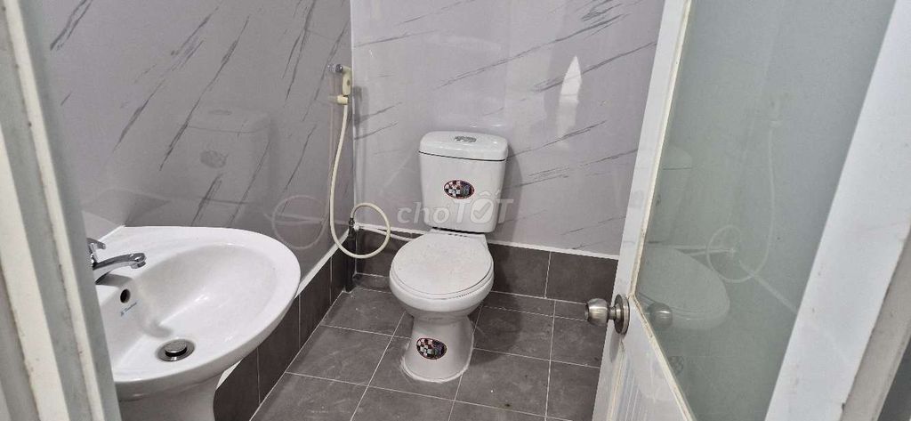 It's only 25 meters of room, 40 meters a month in one bedroom.