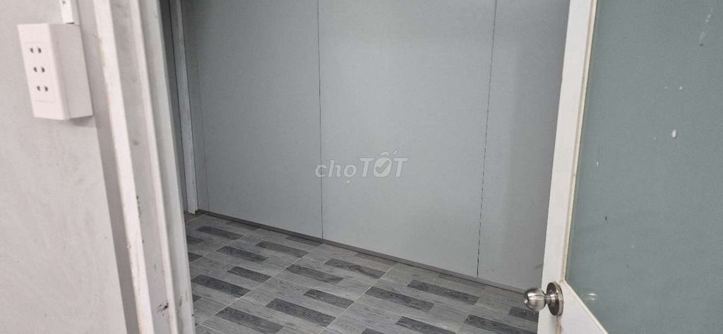 It's only 25 meters of room, 40 meters a month in one bedroom.