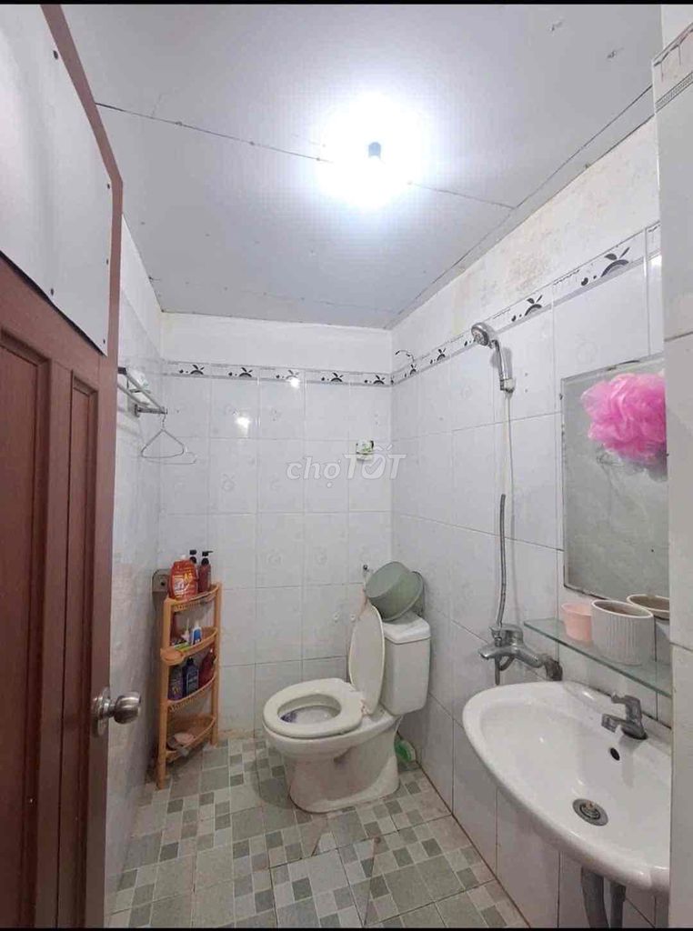 Pass is staying close to the East Station at 153/54 a ql13, Bình Thạnh