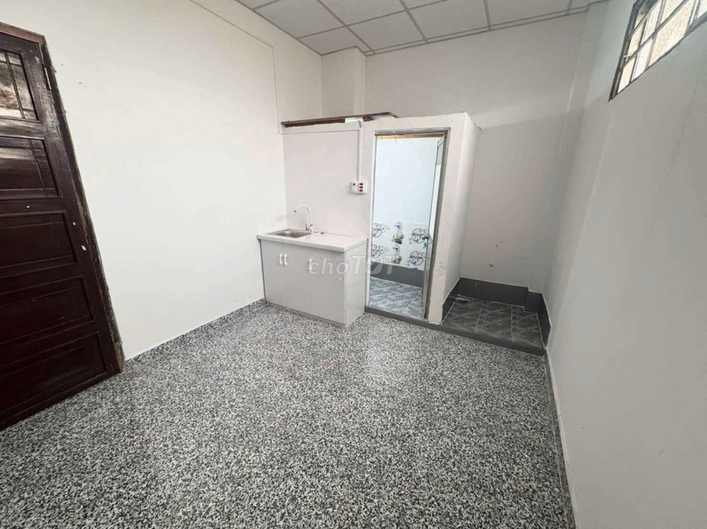 Phan Huy Ích Inn has a kitchen.