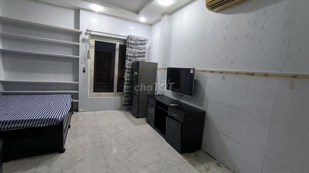 Rent a creative room - studio full interior
