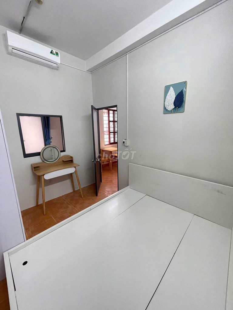 Rent a two-room service apartment, Trường Sơn, security property, near the airport, at 4 people.