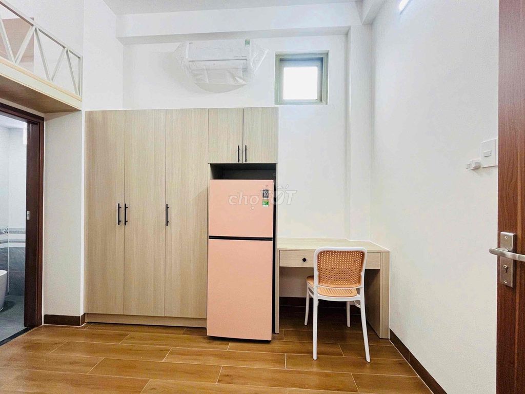 industrial college student: This room is not a pity!