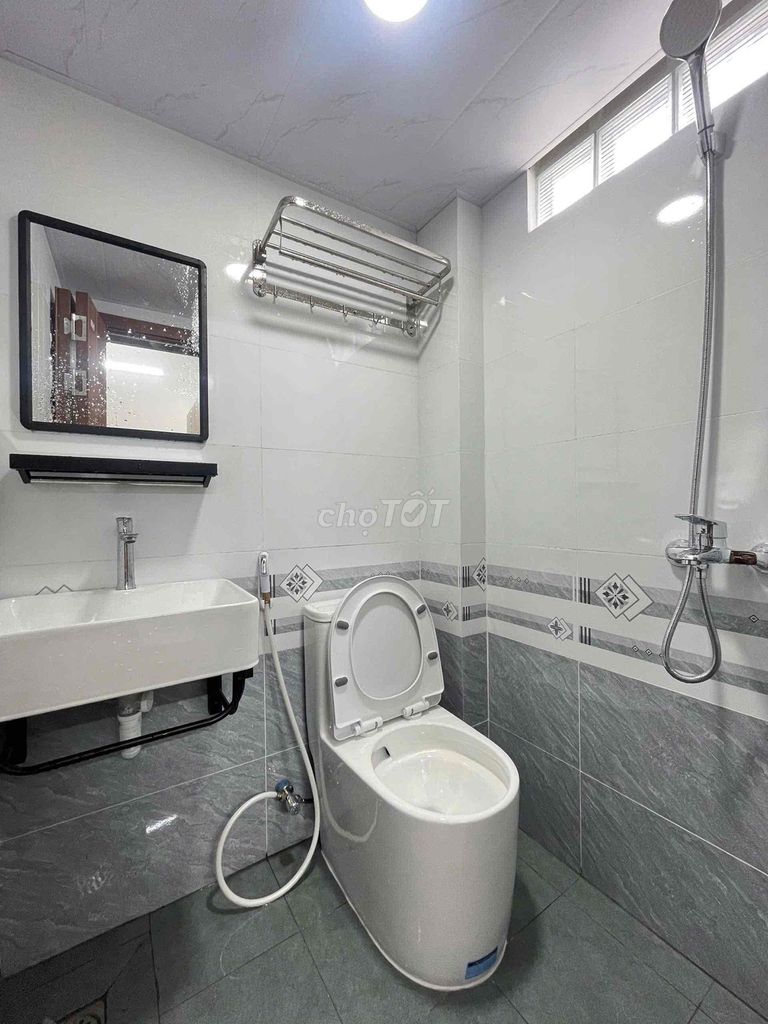 industrial college student: This room is not a pity!