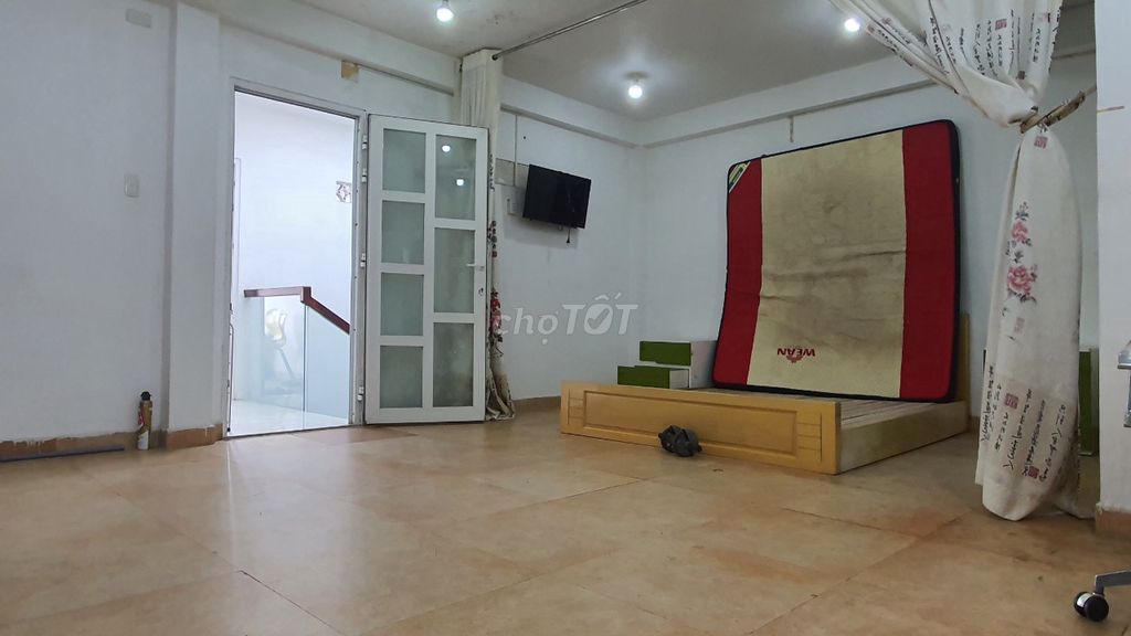 Room 41 meters2, full interior, 4.4 million.