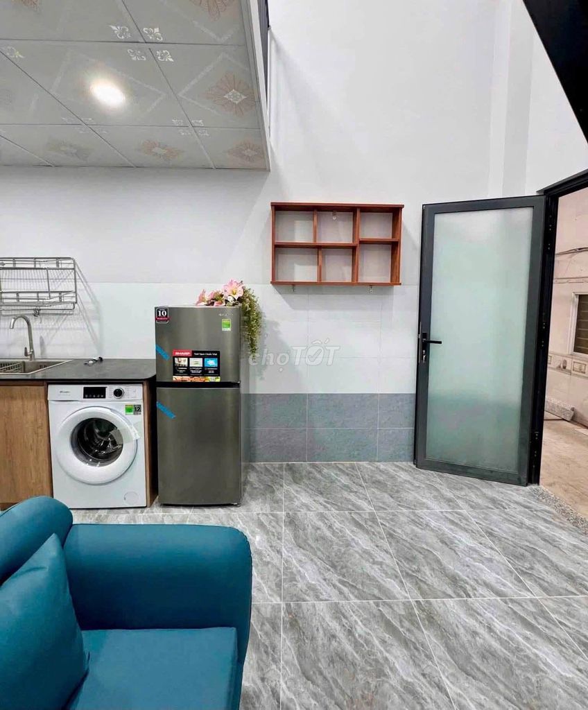 Rent Minihouse across from Children, 3.6 million a month.