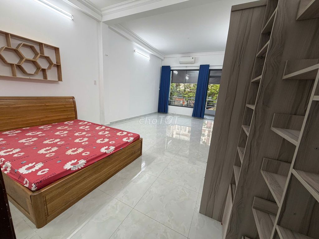 Rooms wide, hinges, full interiors, balconies