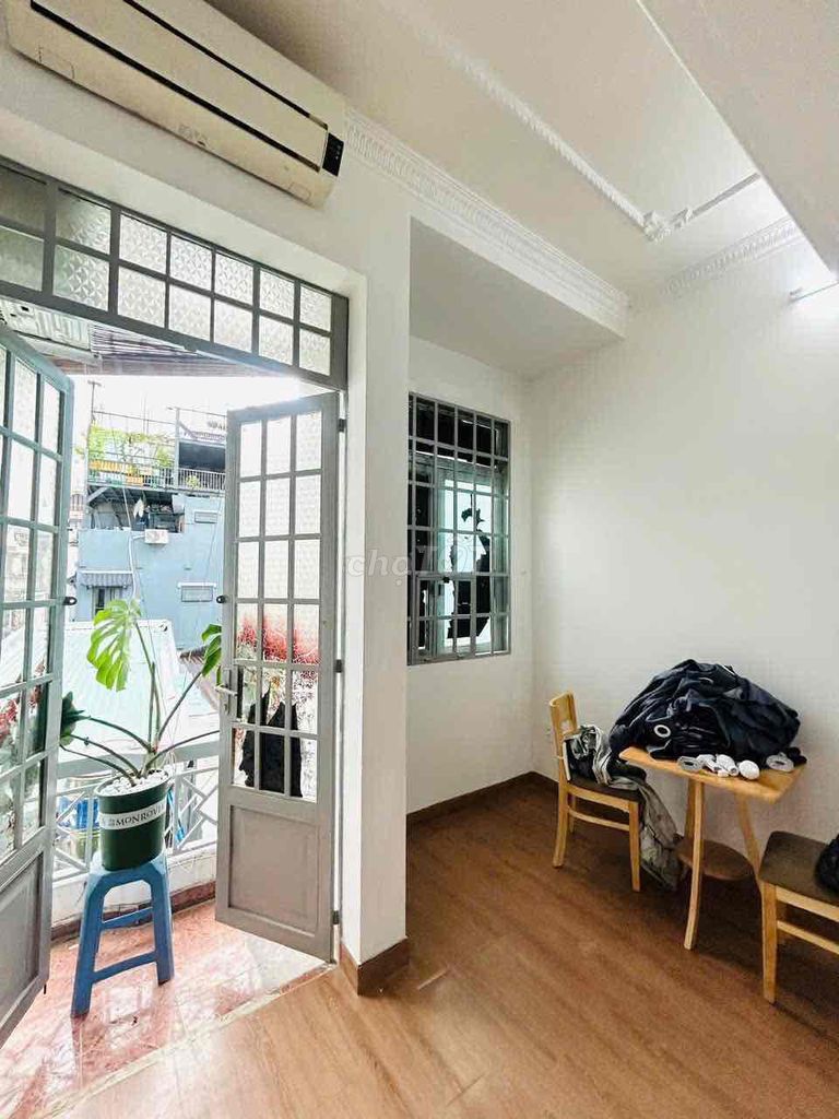 Phú Nhuận Inn, with guards, balconys, and cool windows